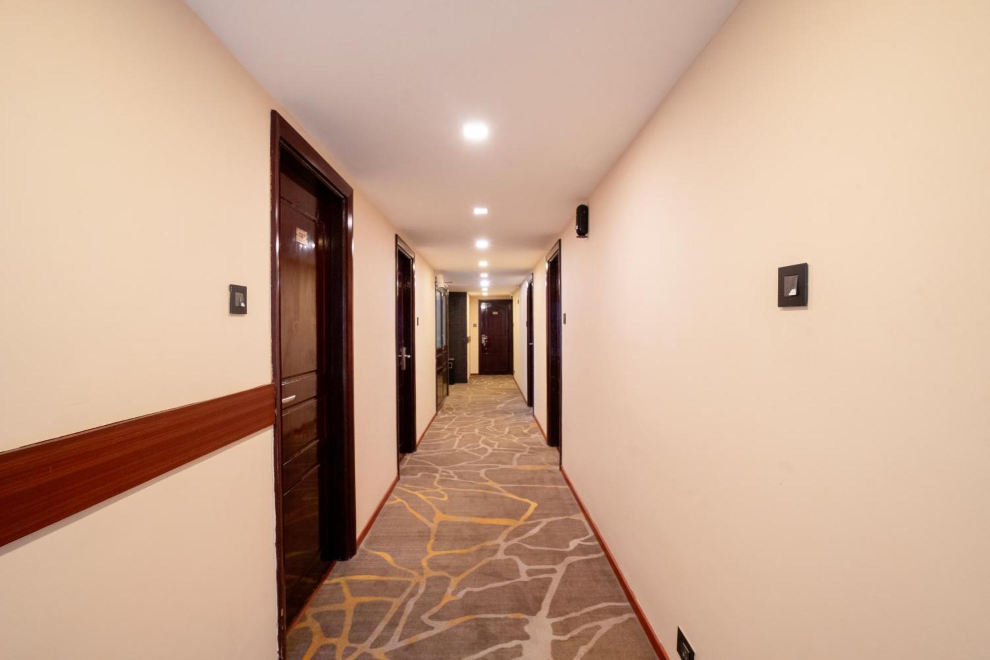 Park Avenue Hotel Nungambakkam Madras Buitenkant foto