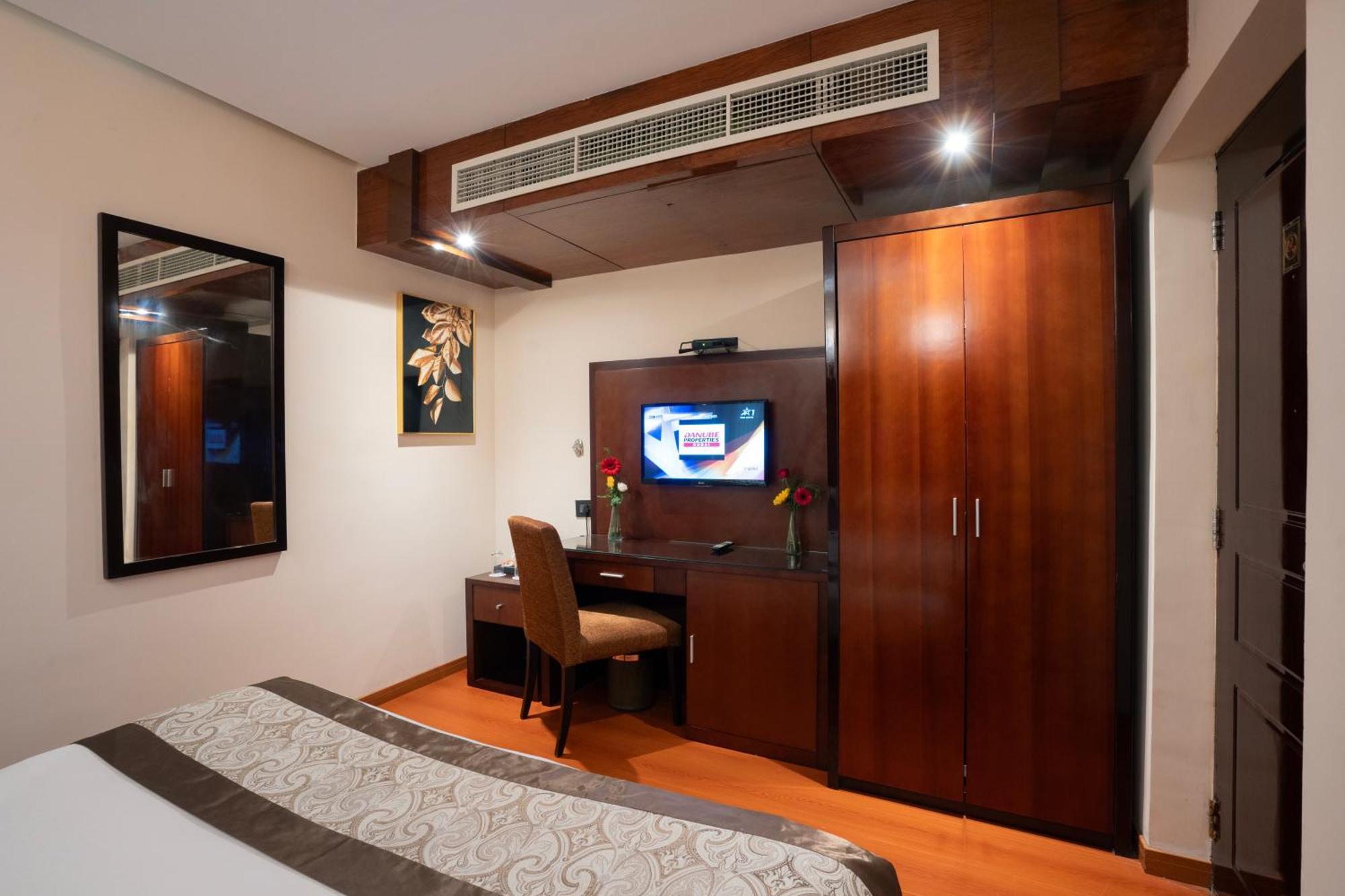Park Avenue Hotel Nungambakkam Madras Buitenkant foto