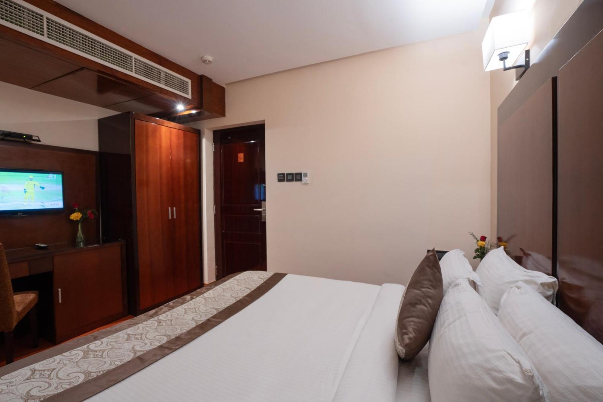 Park Avenue Hotel Nungambakkam Madras Buitenkant foto
