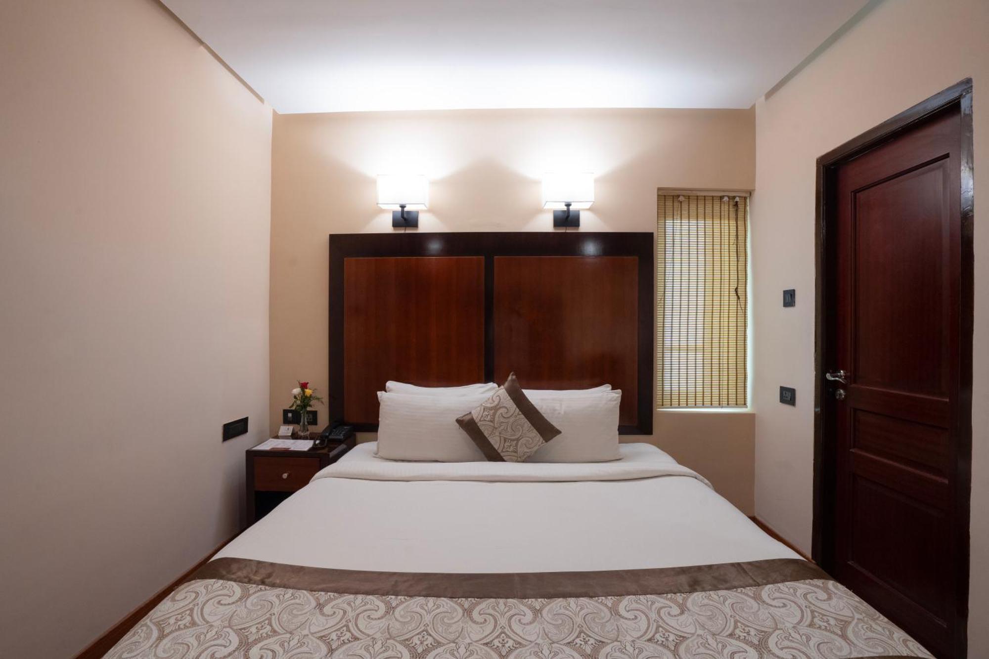 Park Avenue Hotel Nungambakkam Madras Buitenkant foto